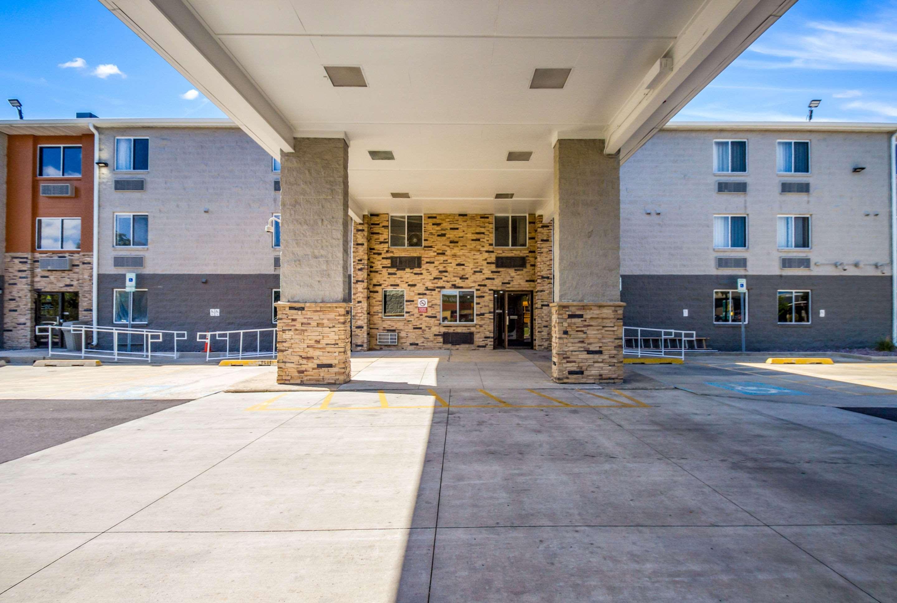 Americinn By Wyndham Madison Wi Exterior photo